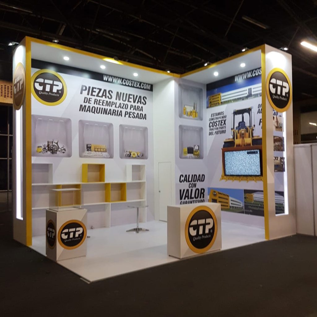 Stand diseñado por Jump Design SAS para evento comercial, destacando diseño innovador y funcionalidad